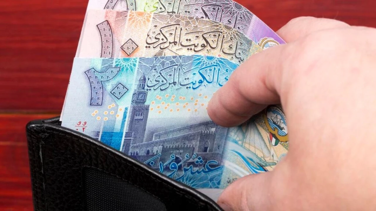 تغيرات سعر صرف الدينار الكويتي أمام الجنيه المصري خلال تعاملات يوم الجمعة